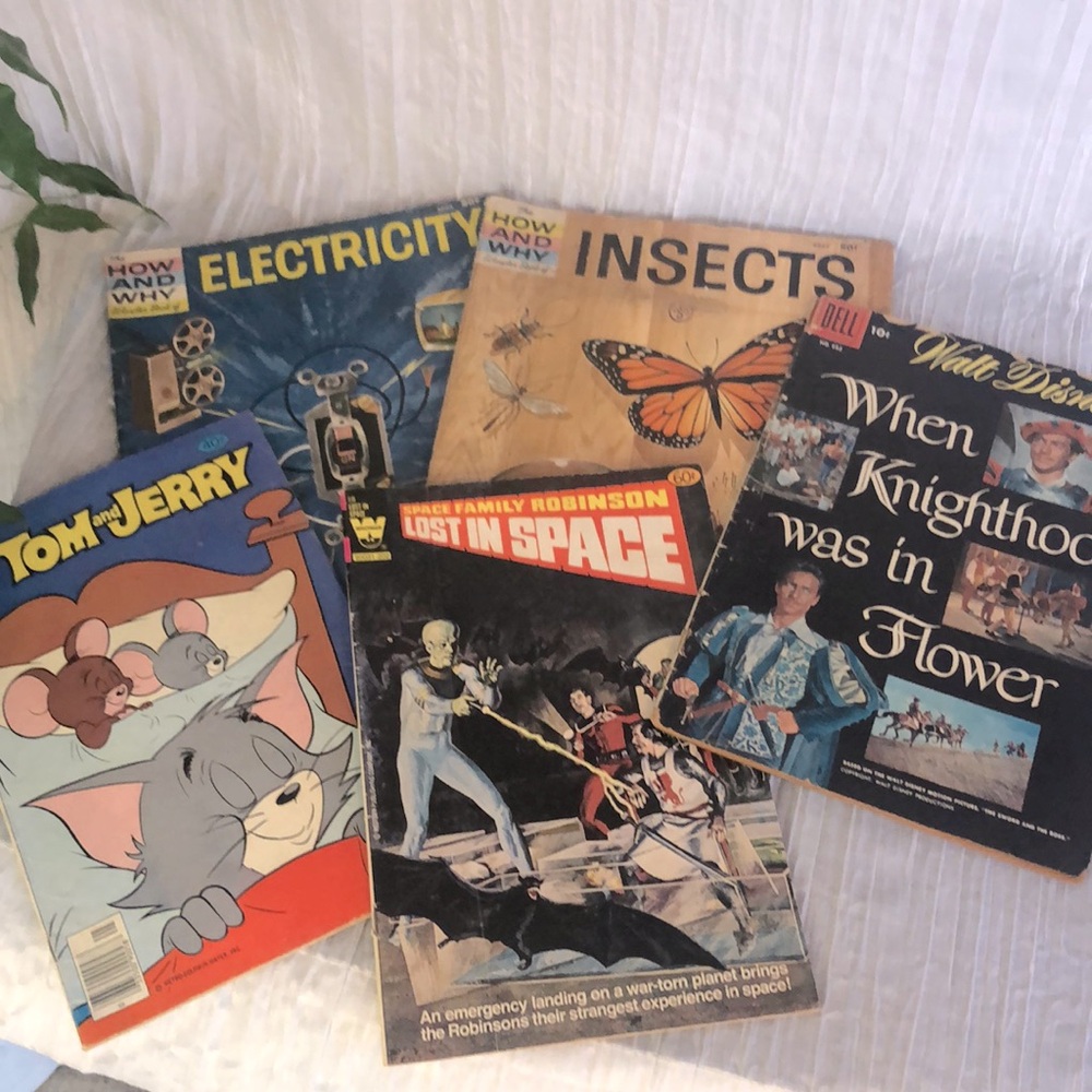 Vintage lot of 5 HOW AND WHY books comic books Lost in Space Disney Tom & Jerry